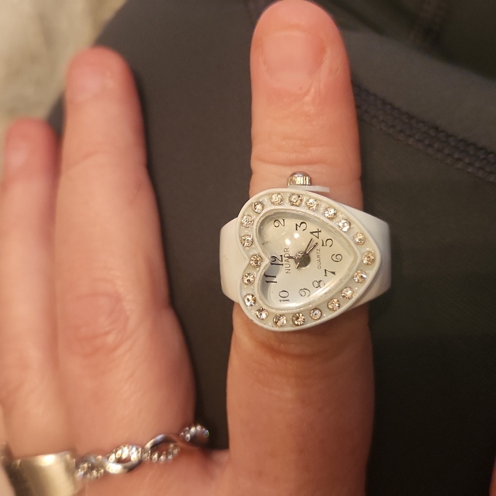 Nuadr white heart shaped watch ring